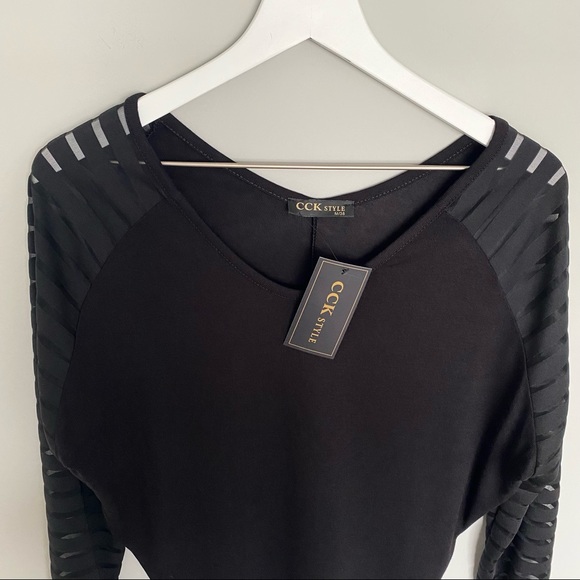 NWT Women’s Black Sheer-Stripe Sleeve V-Neck Top - Picture 3 of 7